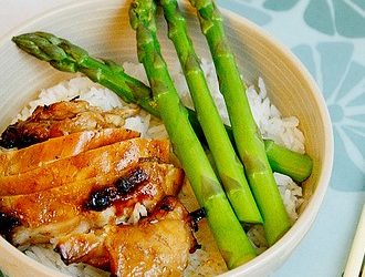 Hướng dẫn làm thịt gà quay với sốt hoisin thơm ngon tại nhà