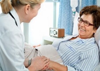 Hướng dẫn chăm sóc đúng cách sau phẫu thuật chỉnh hình
