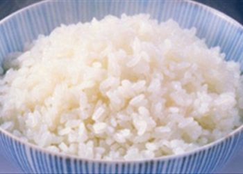 Giảm bớt hóa chất trong gạo nhờ nấu cơm đúng cách