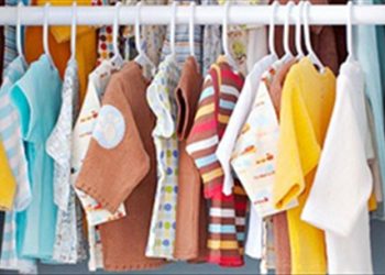 5 cách xếp gọn gàng tủ quần áo của bé không thể không biết
