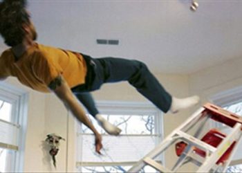 Biện pháp sơ cứu khi bị vật nặng đè hoặc rơi ngã từ trên cao