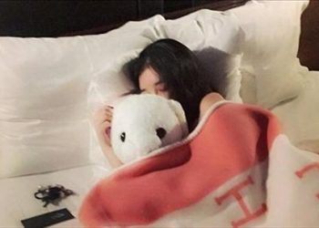 Có 2 thứ nên đặt gần giường ngủ và 3 thứ nên để ‘càng xa càng tốt’