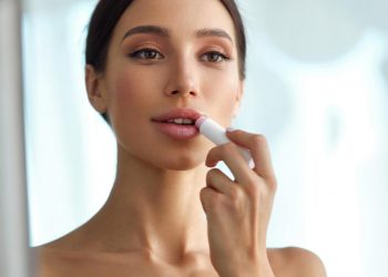 TOP 5 son trị thâm, dưỡng ẩm môi tốt nhất hiện nay