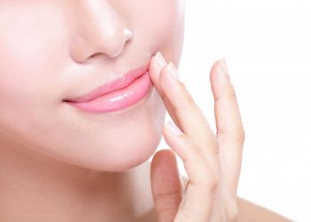 8 cách trị khô môi tại nhà nhanh nhất, đơn giản và hiệu quả