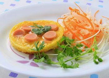 Cách làm món trứng rán xúc xích