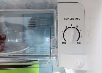 Vì sao tủ lạnh luôn có 2 nút điều chỉnh? Làm đúng giảm nửa tiền điện