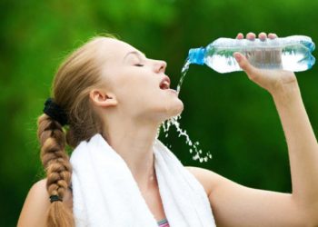 Uống nước đúng cách để có làn da đẹp