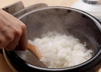 Vo gạo bao lần là đủ, nấu cơm bằng nước sôi hay lạnh? Nhiều người làm sai nên không ngon