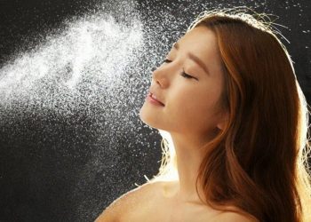 Top 7 xịt khoáng cho da dầu mụn phổ biến, được nhiều người tin dùng