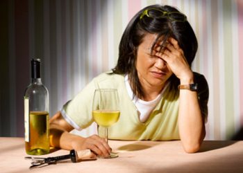 Làm sao để uống rượu an toàn mà không gây ảnh hưởng đến sức khỏe?