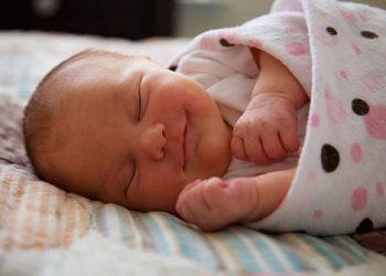 “Chiêu độc” giúp giữ ấm cho trẻ sơ sinh vào ban đêm