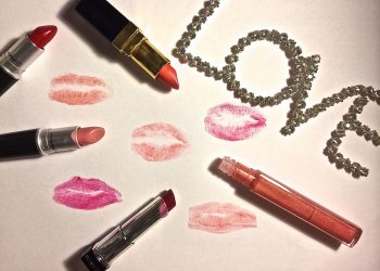 5 thỏi son màu đỏ huyền thoại bạn không thể bỏ lỡ dịp Valentine này!