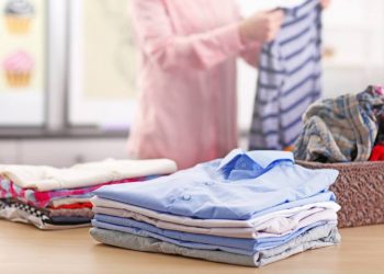 4 Tips giữ màu & bền vải cho áo quần luôn trông như mới