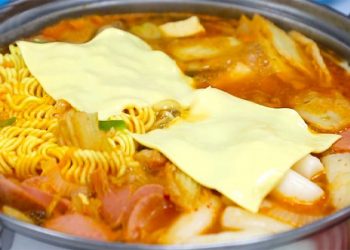 2 cách làm lẩu tokbokki đơn giản nhưng cực hấp dẫn, chua cay đánh thức vị giác