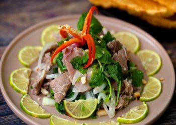 Cách làm bò tái chanh, hàu và salad cá tái chanh ngon chuẩn không tanh