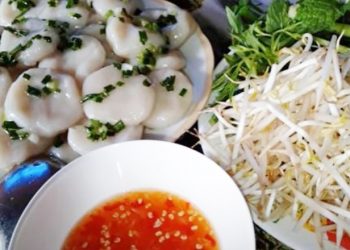 Cách làm bánh bột mì luộc ngon, mềm dẻo và lạ miệng