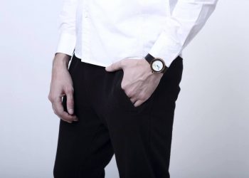 Một số lưu ý bạn cần ghi nhớ khi giặt quần tây đen
