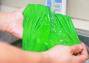 Cách tẩy vết bẩn trên quần áo cực nhanh và hiệu quả
