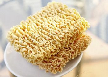 Ăn mì tôm sống có béo không? Cách ăn mì tôm không mập