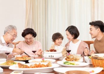 Nếu gặp phải người có nết ăn như thế này ngồi cùng bàn thì thà đi chỗ khác, hoặc nhịn ăn còn hơn