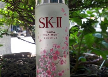 Nước thần SK II Facial Treatment Essence phiên bản hoa anh đào cho làn da trắng mịn, trong suốt như pha lê