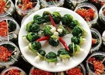 Kiệu cuốn cả lá, ăn tốn cơm đủ 4 vị: Chua – cay – mặn – ngọt khiến chị em thích mê