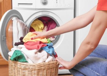 Thực hiện ngay 4 mẹo sau để tiết kiệm thời gian giặt giũ những ngày cuối năm