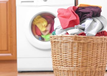Bật mí 4 bí quyết chăm sóc áo quần giặt máy thông minh mà nàng nên biết