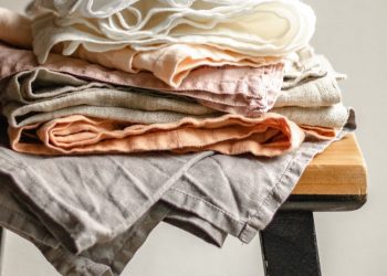 Gợi ý A-Z cách “hồi sinh” và chăm sóc quần áo bị phai màu hiệu quả