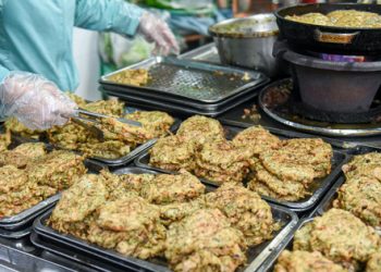 Quán bán đặc sản “rồng đất”, 30 năm khách xếp hàng tranh mua ở Hà Nội