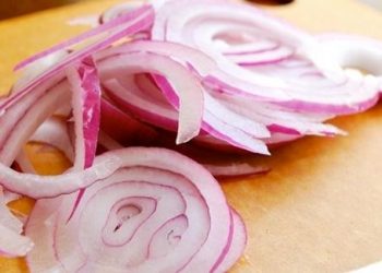 Có nên trị ho bằng siro mật ong, hành tím và tỏi không?