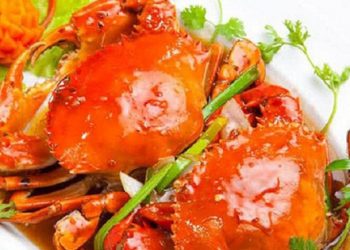 Chỉ bước sơ chế đơn giản này, cua ghẹ hấp kiểu gì cũng nguyên con đủ chân càng, màu đỏ au, đặc biệt tăng gấp đôi chất dinh dưỡng trong chúng