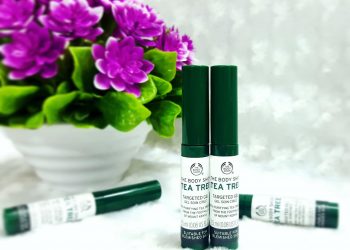 Review gel trị thâm mụn The Body Shop Tea Tree Targeted Gel