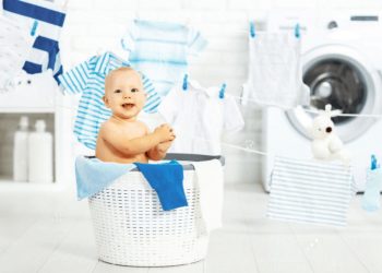 Tăng cường thông thoáng và mềm mại cho quần áo ngày hè của bé yêu với nước xả vải, mẹ có biết?