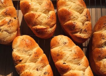 Cách làm bánh mì sữa chua thơm mềm mịn cực đơn giản