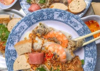 Quá là ngon – hàng BÁNH CUỐN TÔM THỊT đổ mỏi tay, không kịp bán hơn 30 năm ở quận 11
