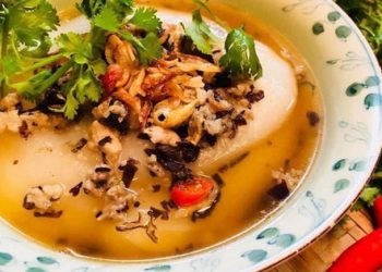 Mùa đông Hà Nội không thể thiếu bánh đúc nóng – và đây là cách làm chuẩn ngon cực dễ dàng cho các chị em thử sức