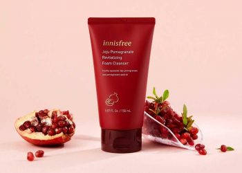 Review sữa rửa mặt ngăn ngừa lão hóa da Innisfree Jeju Pomegranate Revitalizing Foam Cleanser