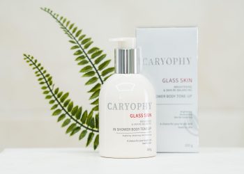 Review kem dưỡng trắng da Caryophy Glass Skin In Shower Body Tone Up: cho làn da căng bóng vạn người mê