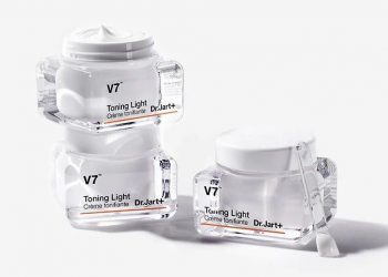 Review kem dưỡng trắng da V7 Toning Light: da trắng bật tone hiệu quả