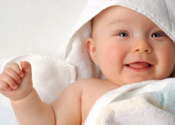 Hướng dẫn A-Z mẹo chăm sóc khăn sữa của bé dịp cuối năm đúng cách