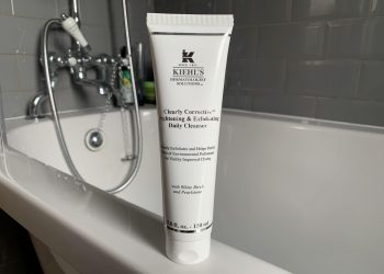 Review sữa rửa mặt Kiehl’s Clearly Corrective Brightening & Exfoliating Cleanser: Làm sạch sâu và sáng da
