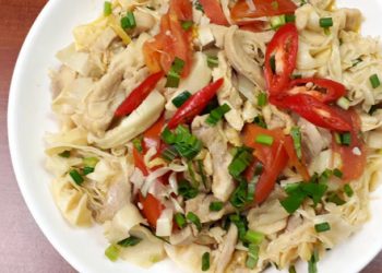 Măng chua xào thịt gà rất ngon, rất giòn khi thêm 1 thao tác đơn giản này