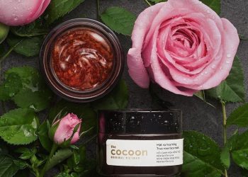 Review mặt nạ hoa hồng Cocoon: Đối thủ của da khô, mất nước