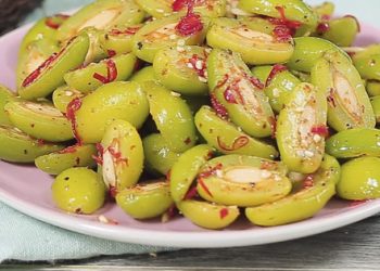 Quả nhót nấu được nhiều món ăn ngon, từ lá, quả đến rễ, hạt đều có nhiều lợi ích cho sức khỏe, nhưng những người này lại không nên ăn