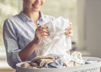 Giảm nhăn và giữ phom cho áo quần giặt máy – Tưởng khó mà dễ