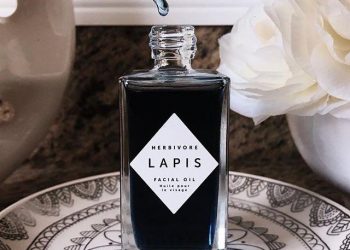 Review dầu dưỡng Herbivore Botanicals Lapis Facial Oil