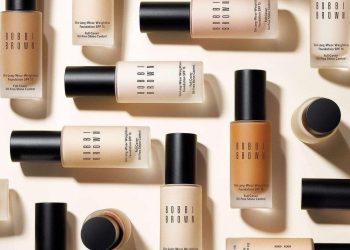 Review kem nền Bobbi Brown Skin Longwear Weightless Foundation SPF 15: kiềm dầu, nhẹ tênh trên da
