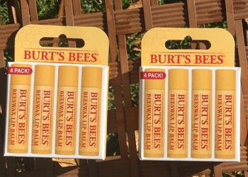 Review son dưỡng Burt’s Bee Natural Moisturizing Beeswax Lip Balm: cho môi căng mọng