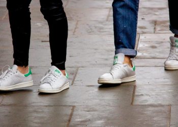 5 đôi giày sneaker trắng dành cho nam giá bình dân
